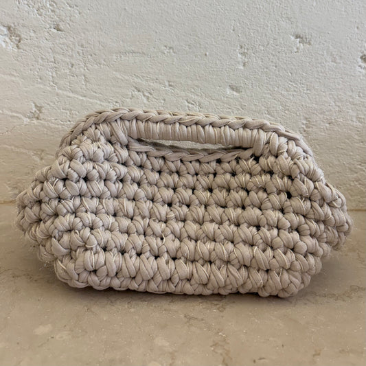 Cleo clutch in “beige”