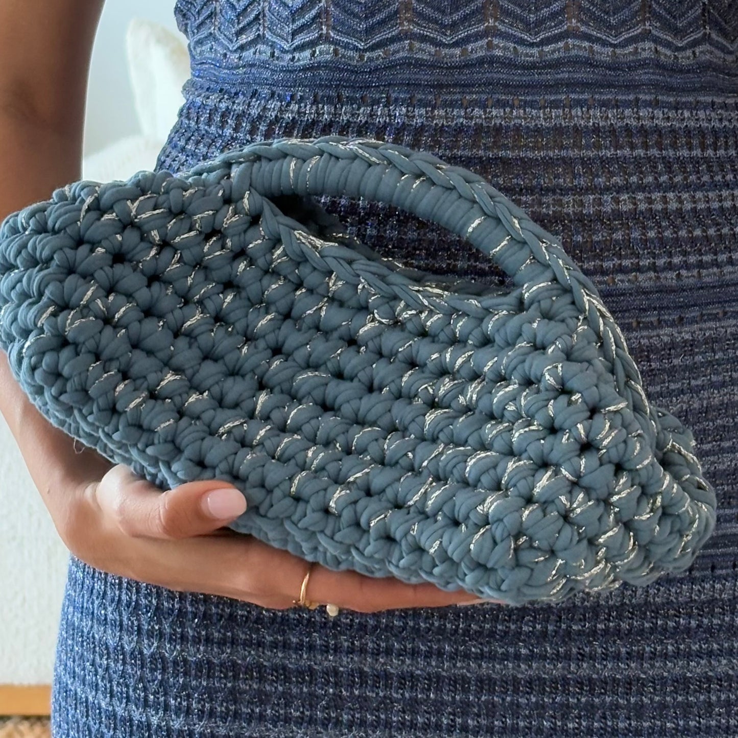 Cleo clutch in indigo